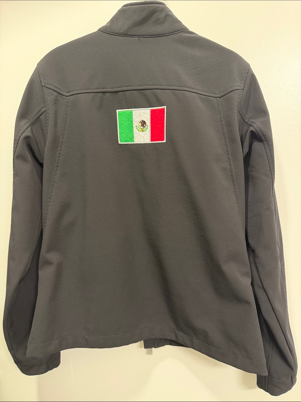 Ariat Black Softshell Jacket with Multicolor Sleeve Logo - Picture 2 of 8